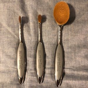 Artis brushes